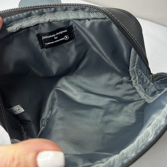 Bentley Fragrances Makeup Dopp Clutch Bag - Picture 7 of 8